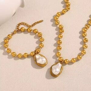 Gold Beaded Necklace with Irregular Pearl Pendant ✨